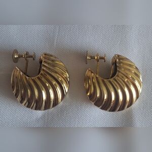 Coro Vintage Ribbed Goldtone Screw Back Puffed Hoop Earrings Shiny Lightweight